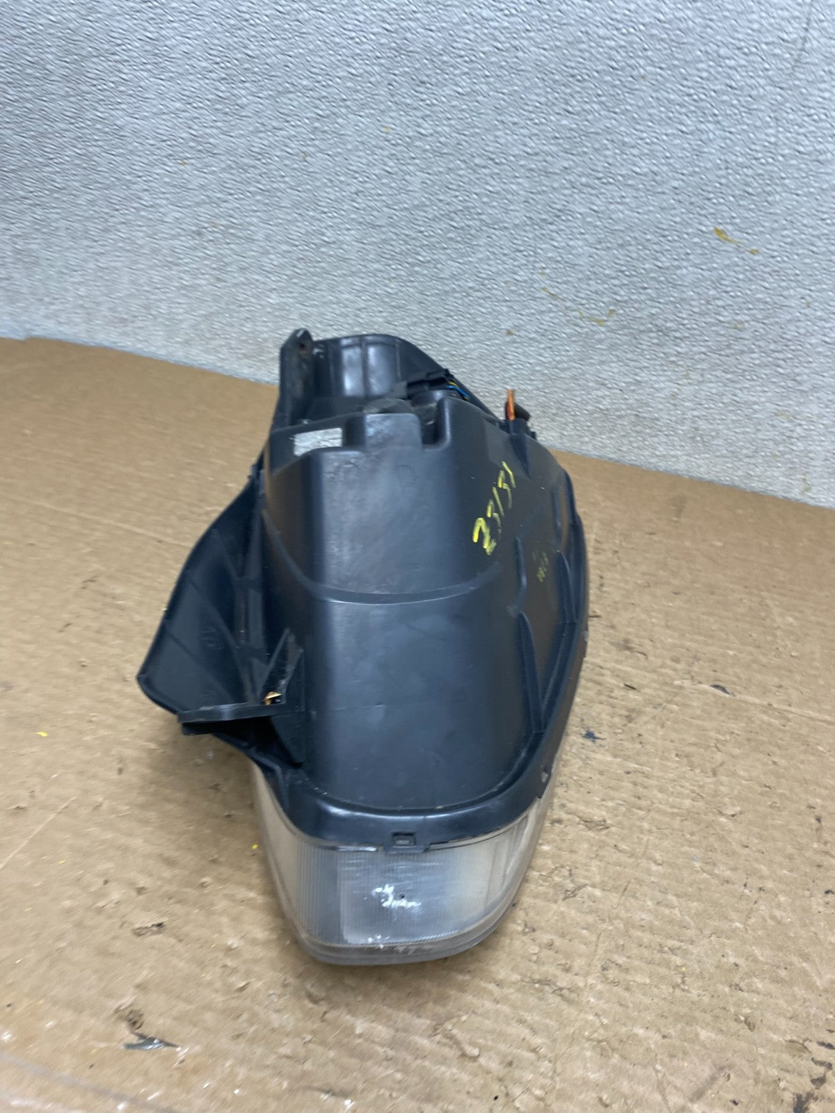 2006 to 2011 Hyundai Accent Sedan Right Passenger  Halogen Headlight Z3131 DW8
