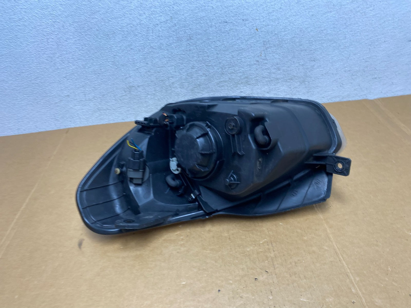 2006 to 2011 Hyundai Accent Sedan Right Passenger Halogen Headlight AD8945 DW5