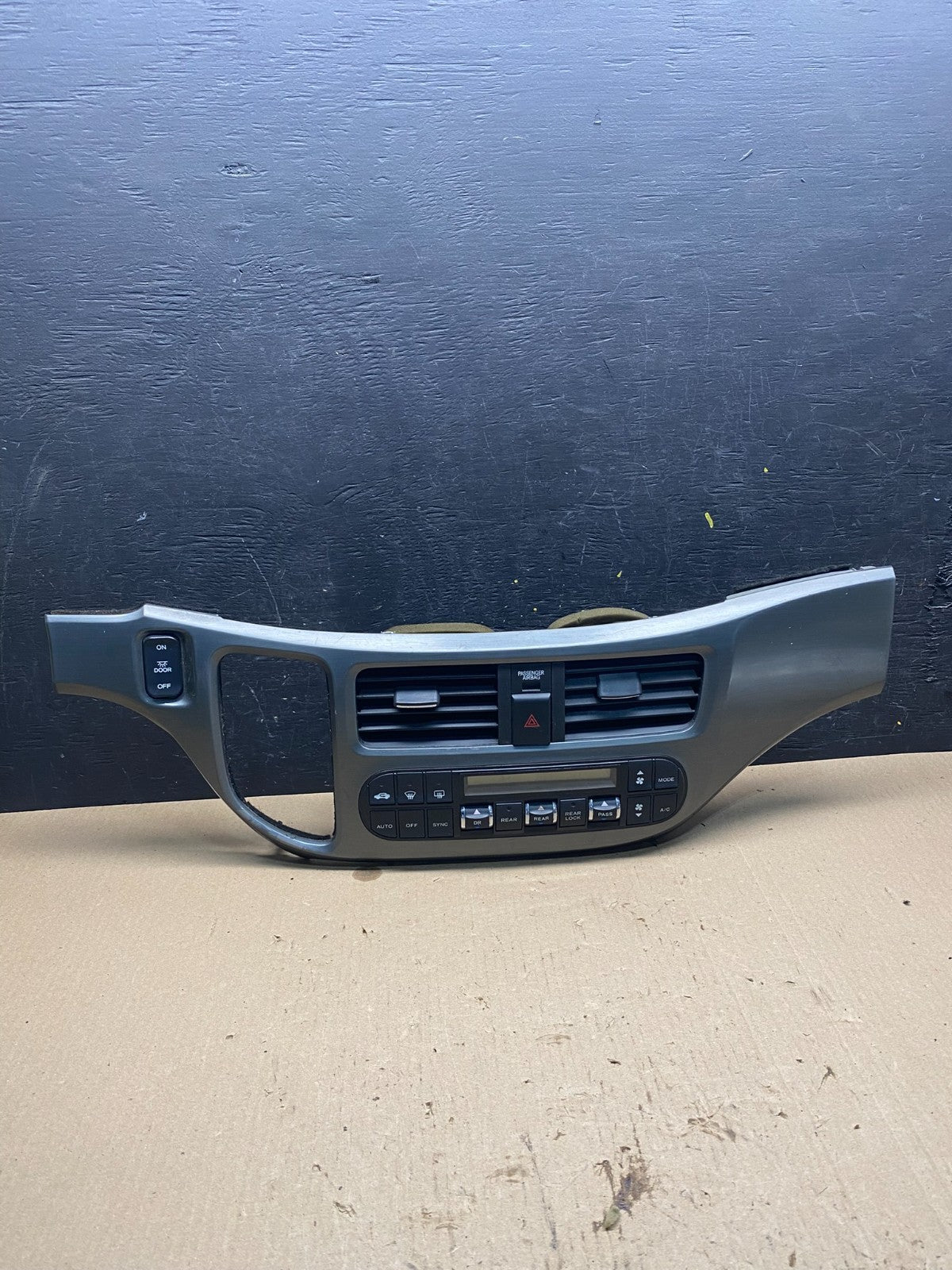 2005 to 2010 Honda Odyssey Radio Climate Control Dash Trim Bezel Q7013 DG0