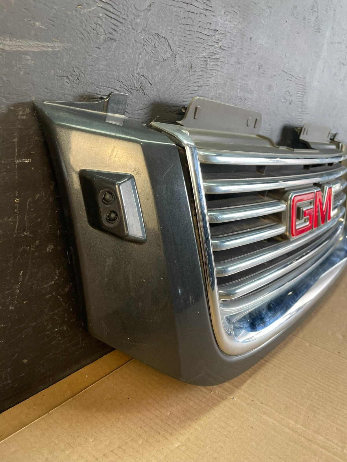 2002 to 2009 Gmc Envoy Front Upper Grill Grille OEM AC2046 DG2