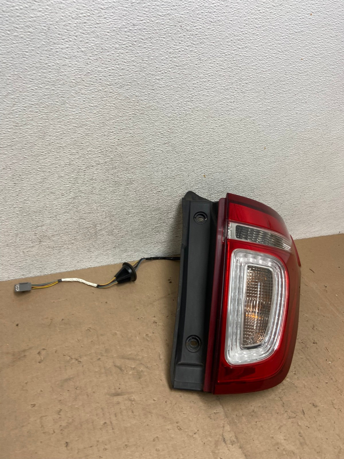 2011 2012 2013 2014 2015 Ford Explorer Right Passenger RH Tail light AE8929 LK1