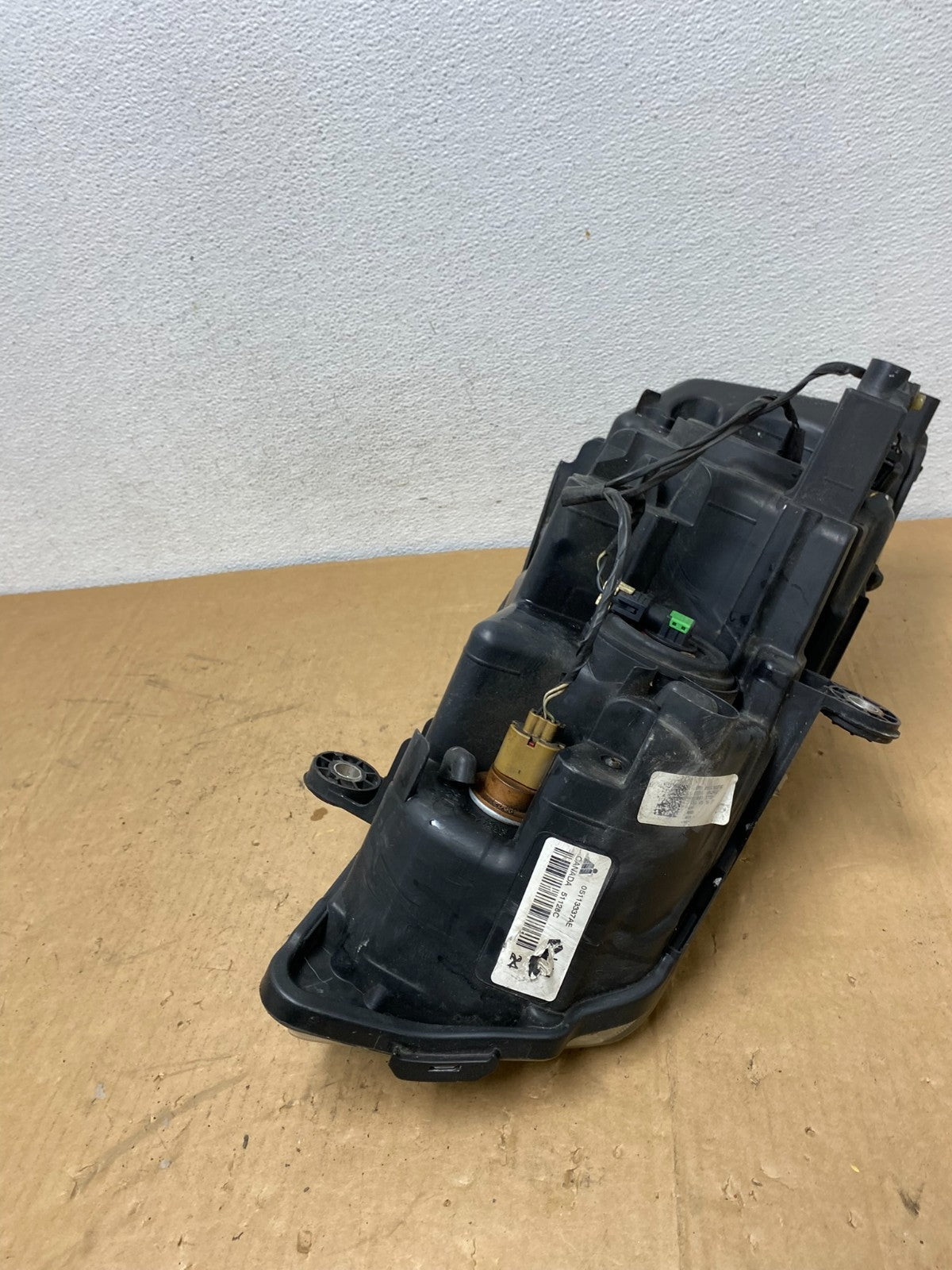 2008 to 2016 Chrysler Town and Country Left Driver Lh Side Headlight AC8647 DW6