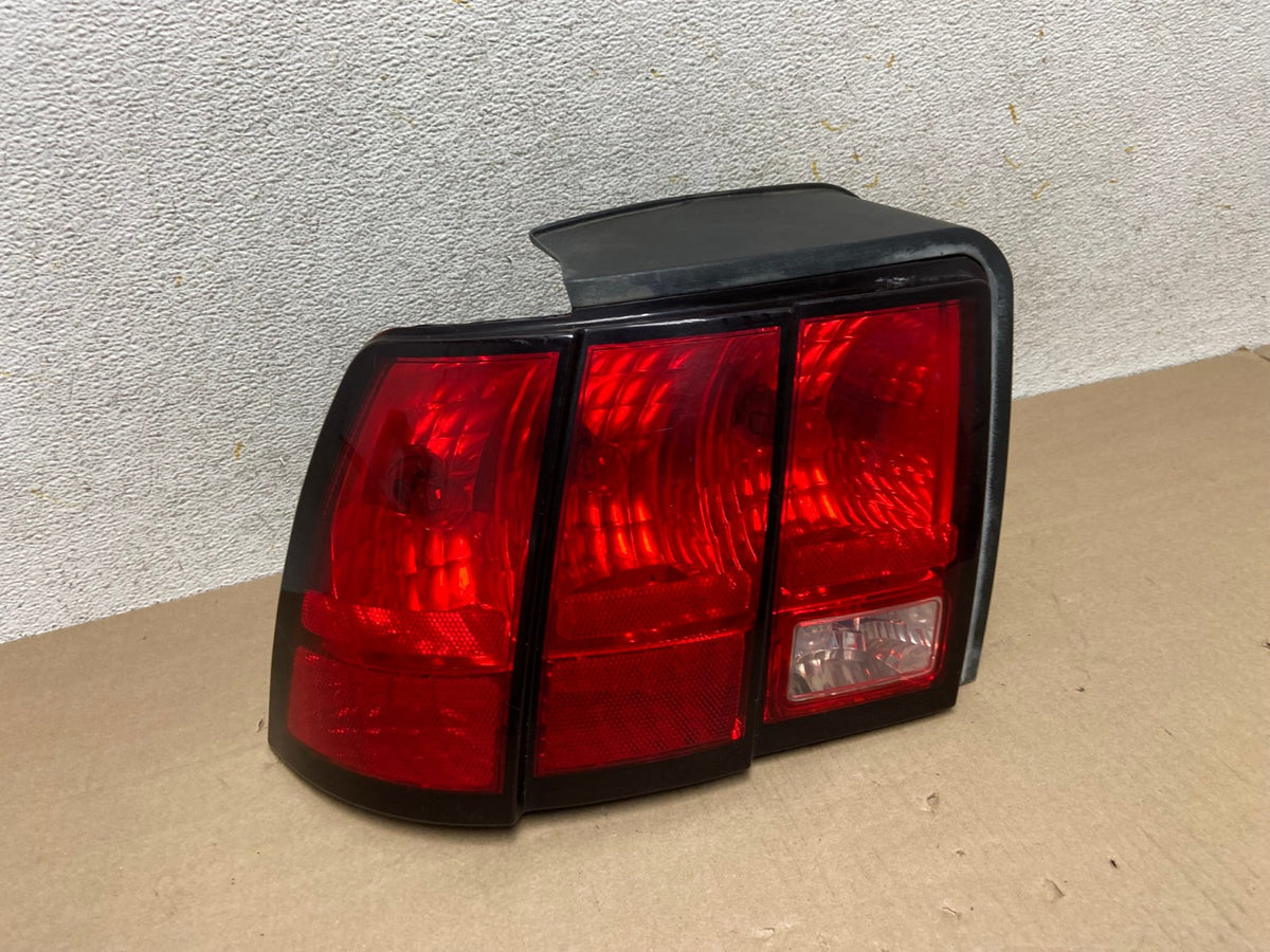 1999 - 2004 Ford Mustang Left Driver Lh Side Tail Light AI1401 LK0