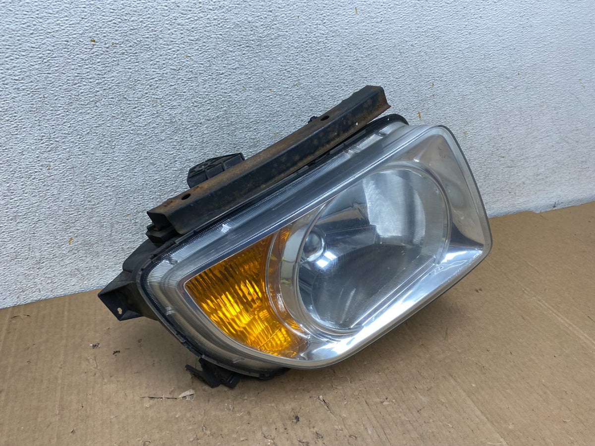 2003 to 2006 Honda Element Right Passenger Rh Side Headlight AI8986 DW2