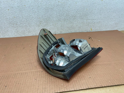2002 -  2005 BMW 3 E46 Series Left Driver Side Lh Tail Light L9808 DW4