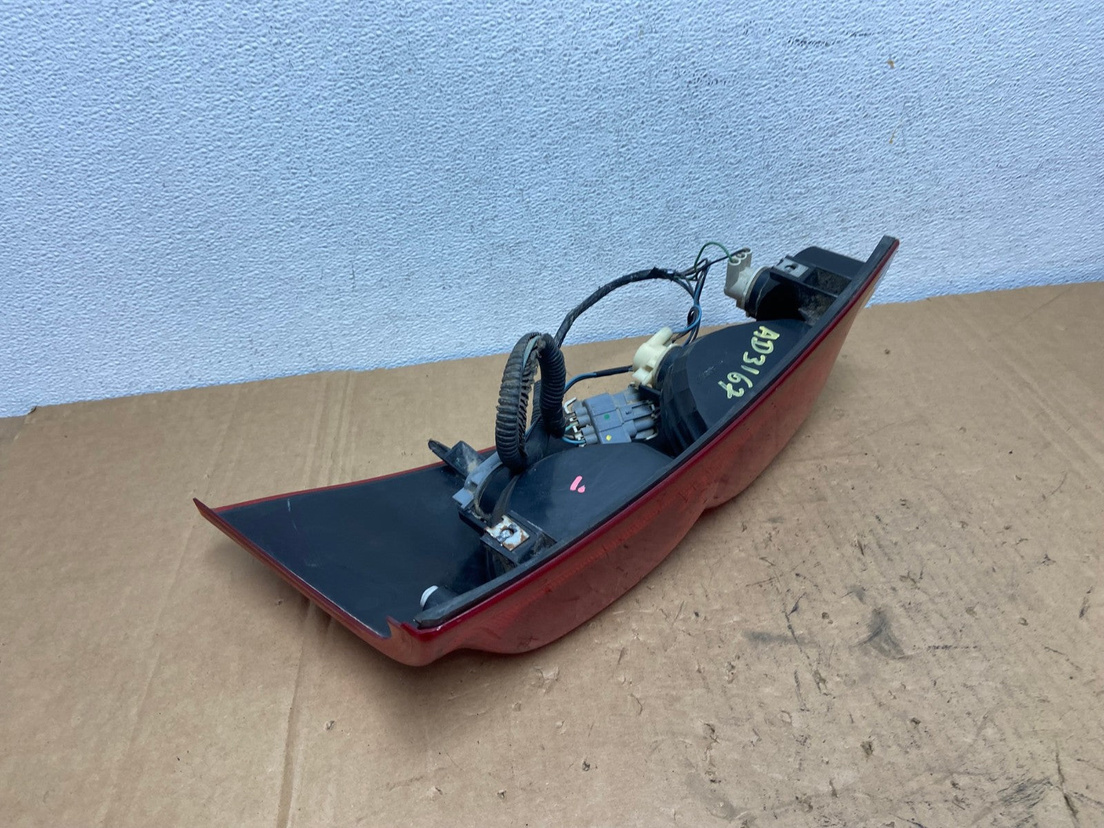 2002 to 2006 Chevrolet Avalanche Left Driver LH Tail Light AD3167 LK4