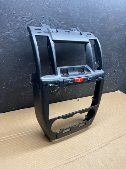 2008 - 2012 Land Rover LR2 OEM Center Radio Climate Dash Air Vent Bezel w0129 DG1