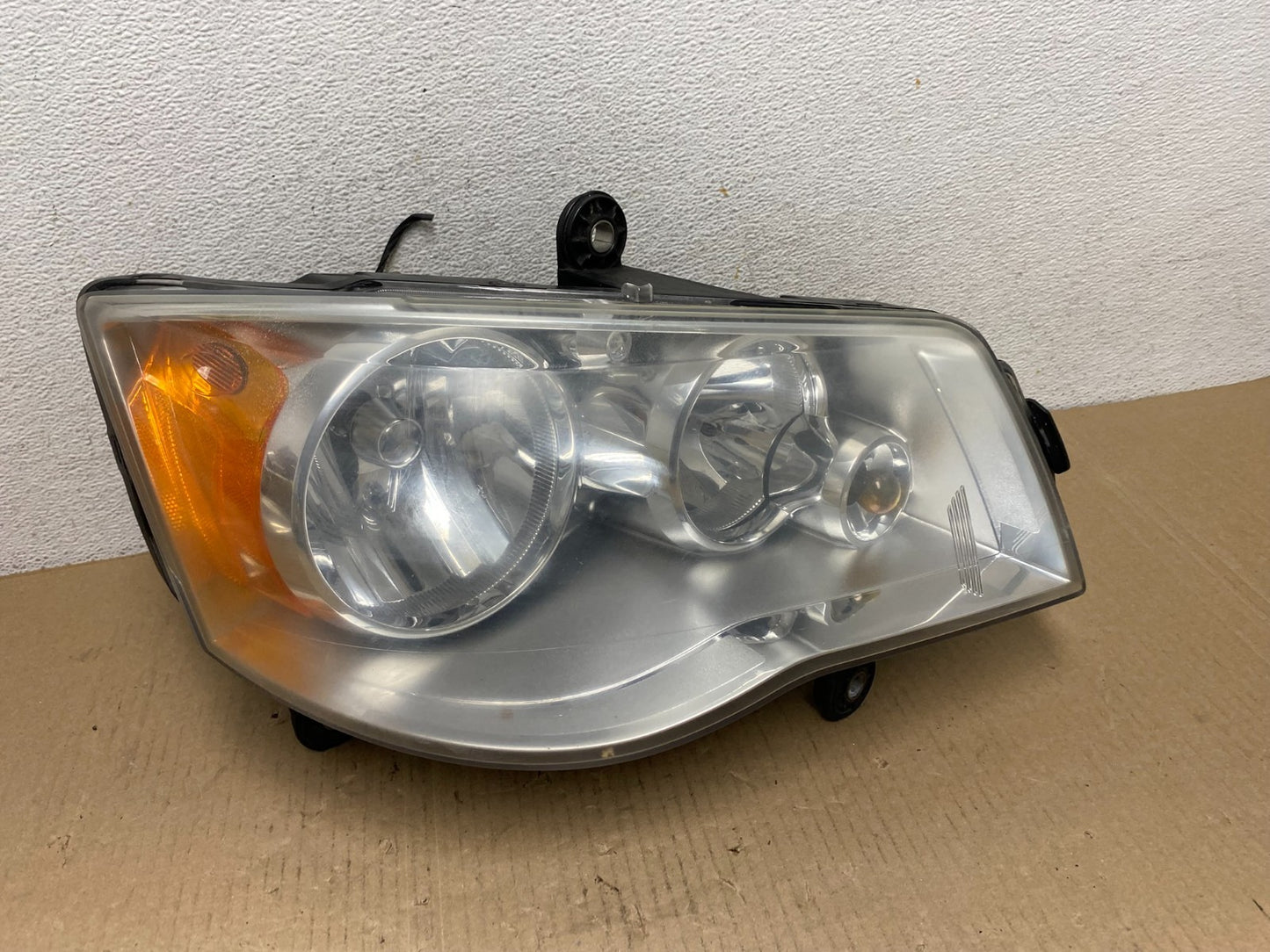 2011 to 2016 Chrysler Town and Country Right Passenger Headlight AF5854 DW0