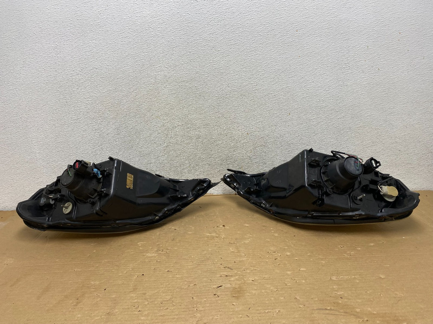 2000 to 2005 Mercury Sable Left+Right Side Halogen Headlights AG9233 DW7