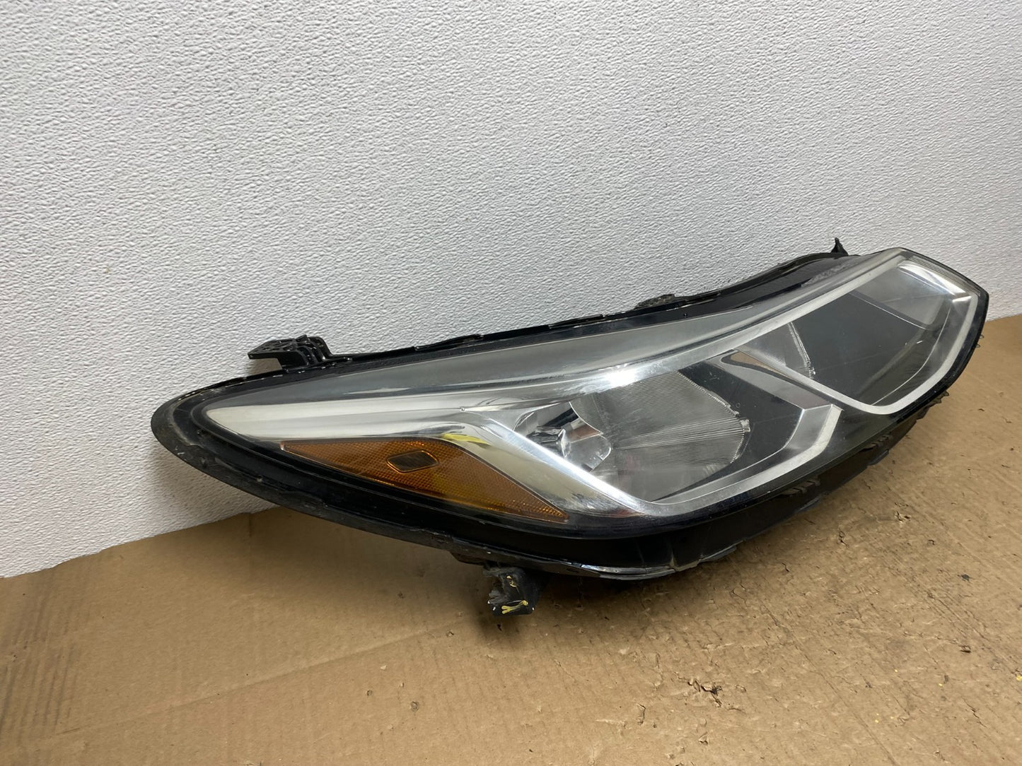 2016 to 2019 Chevrolet Cruze Right Passenger Halogen Headlight Oem AB8544 DW2
