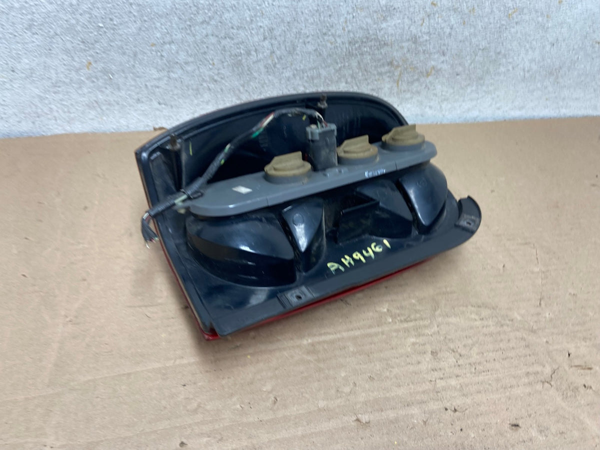 2002 2003 2004 Jeep Liberty Right Passenger Rh Side Tail Light AH9461 LK4