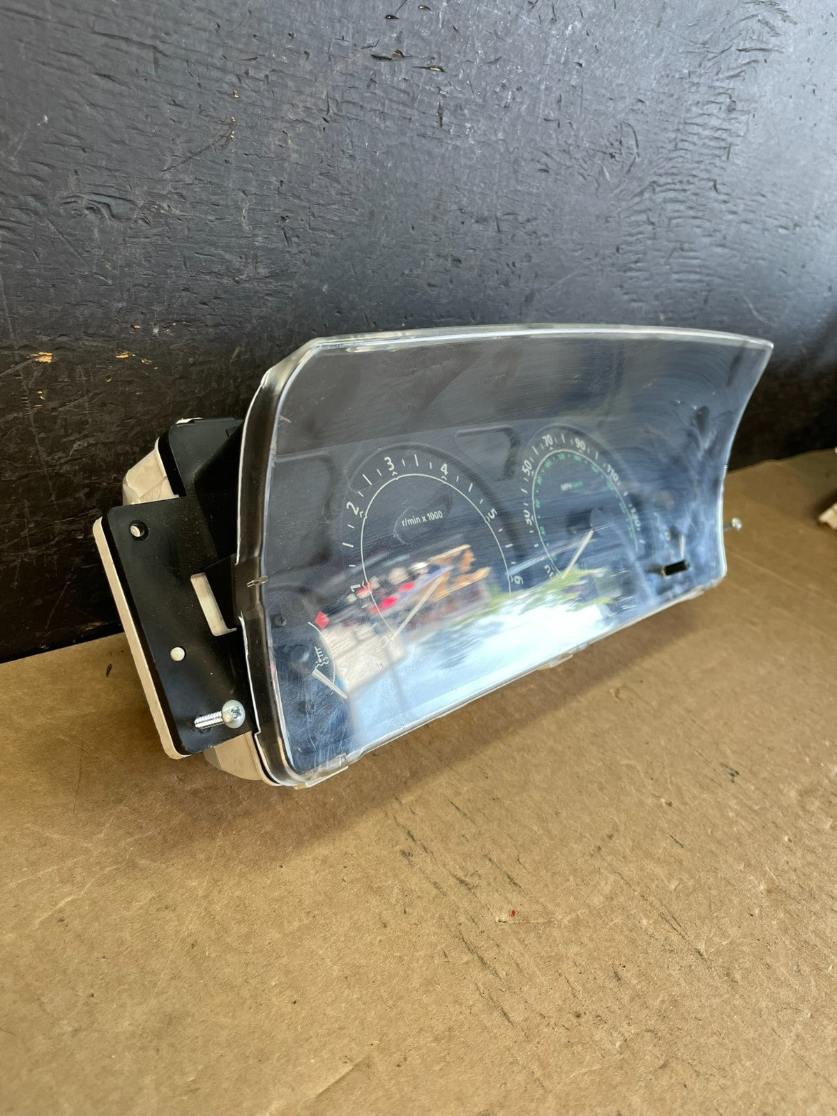 2003 2004 Land Rover Discovery Speedometer Cluster Gauge AD0387 DG2