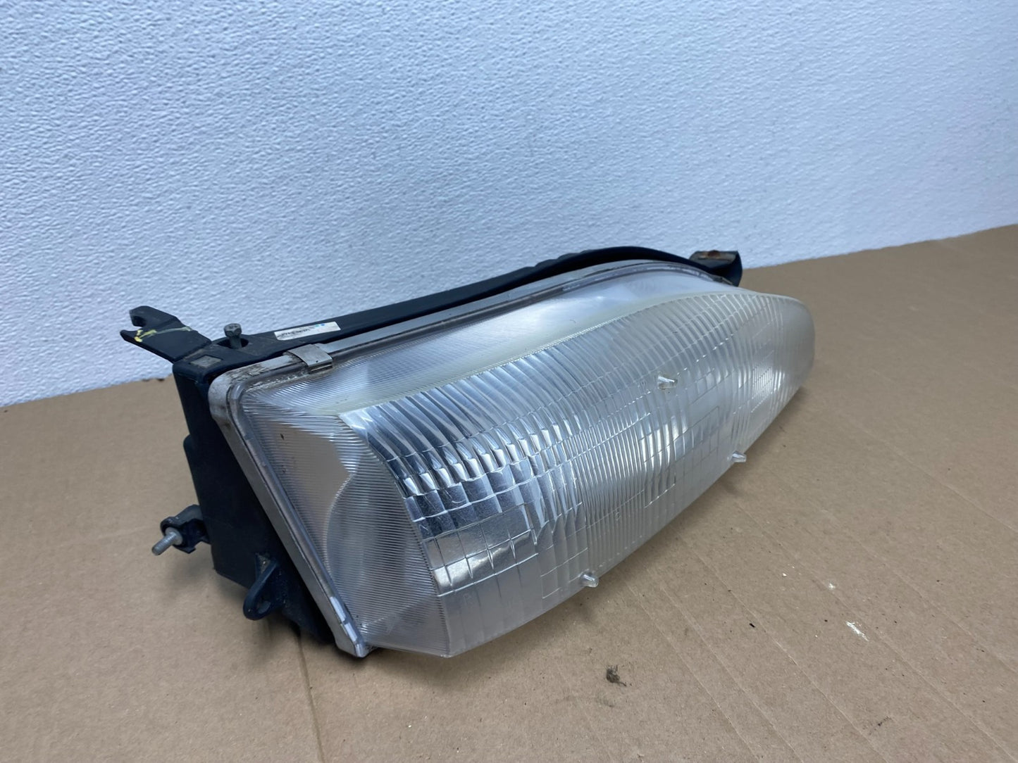 1995 to 1996 Toyota Camry Right Passenger RH Side Headlight OEM AB8032 DW2