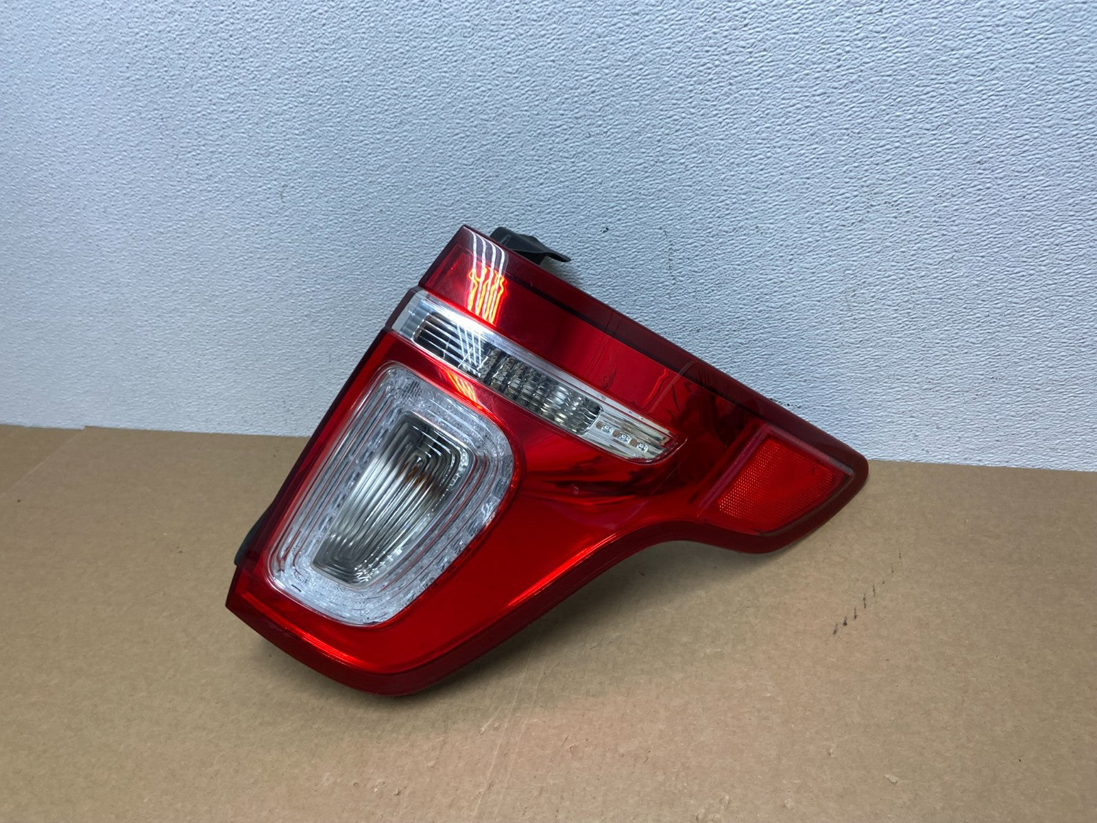 2011-2015 Ford Explorer Police Package Right Passenger Side Tail light AB9998 DW1