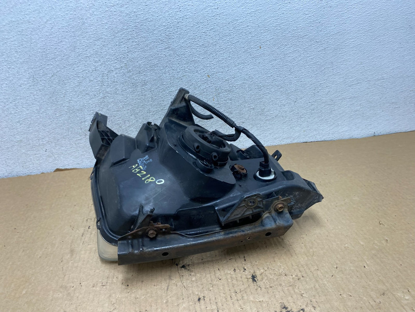 2003 to 2006 Honda Element Left Driver Lh Side Headlight AG2180 DW6