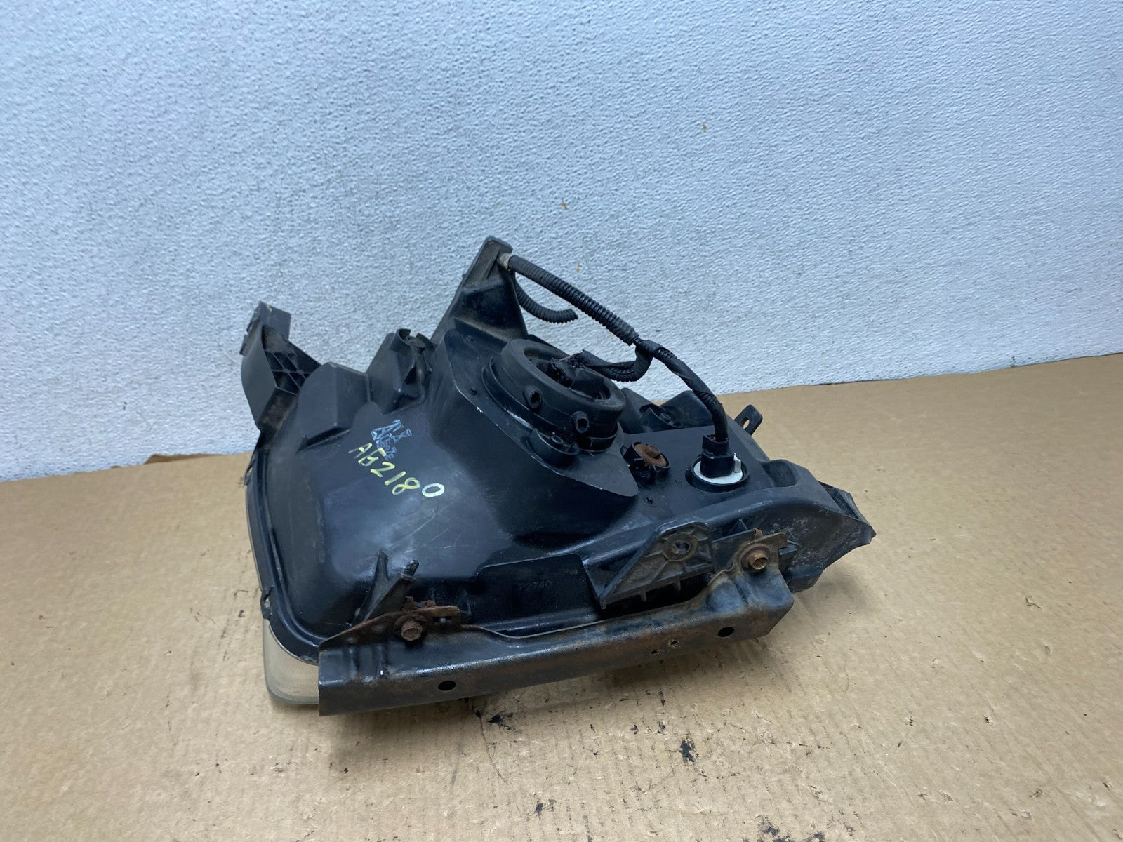 2003 to 2006 Honda Element Left Driver Lh Side Headlight AG2180 DW6