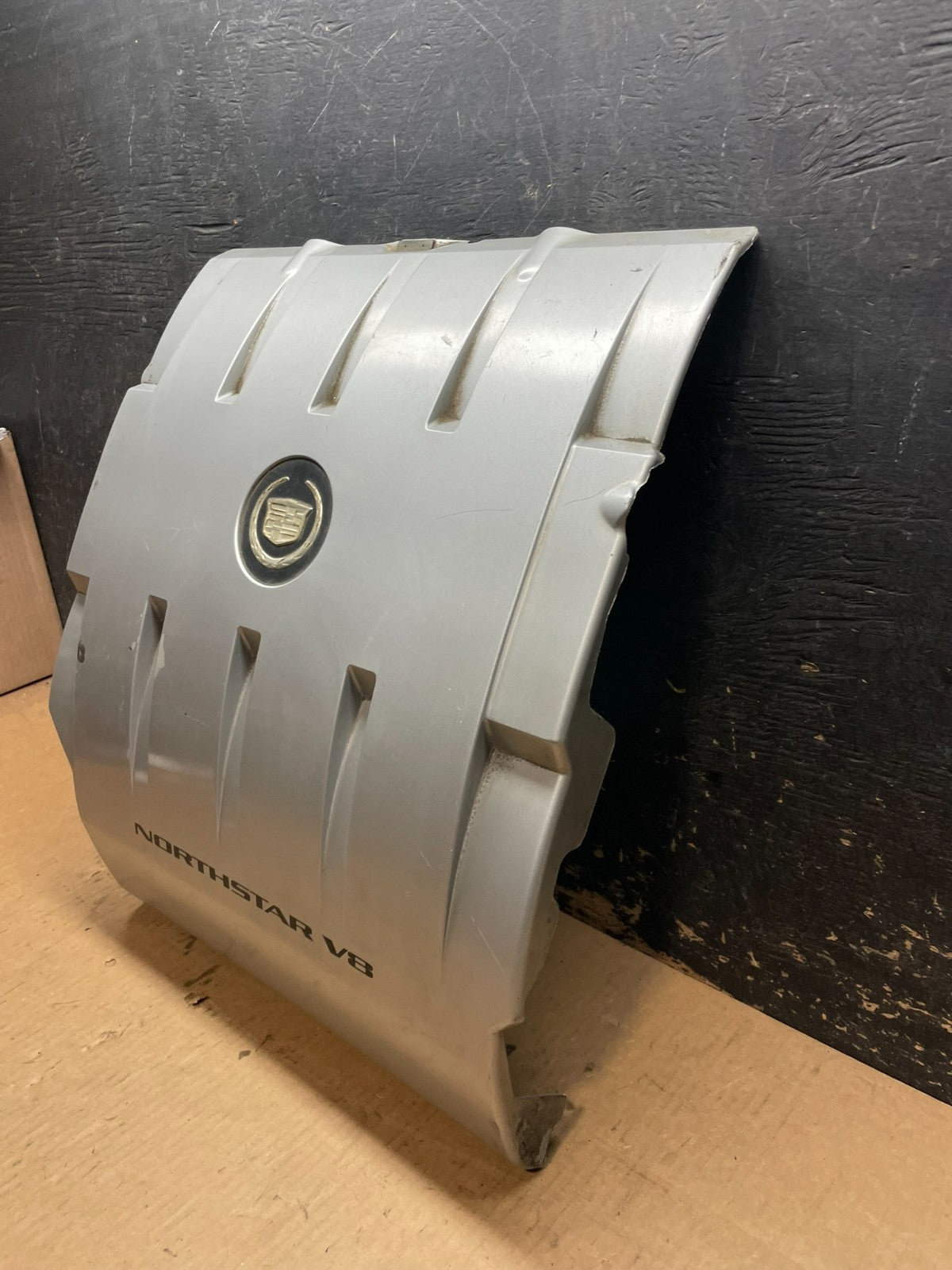 1997 to 2004 Cadillac Deville Seville Northstar Engine Motor Cover AA2324 DG2