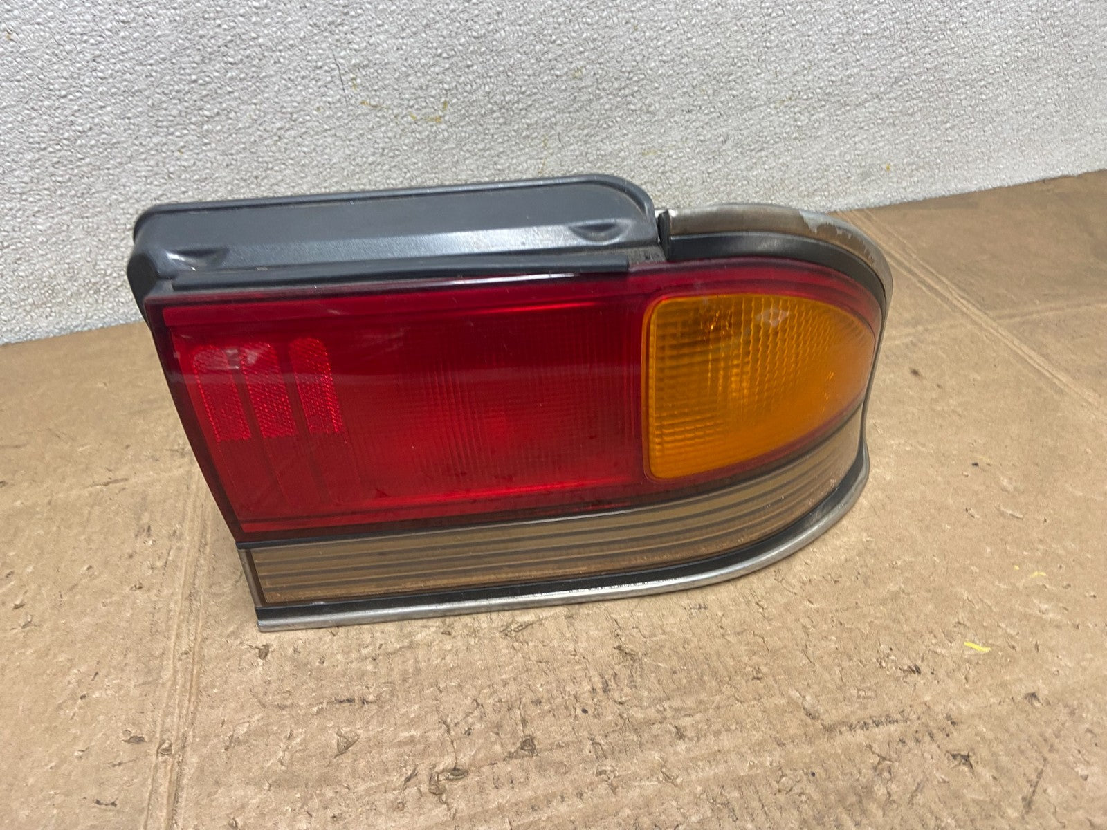 1992 to 1993 Mitsubishi Galant Right Passenger RH Side Tail Light y6841 DG0