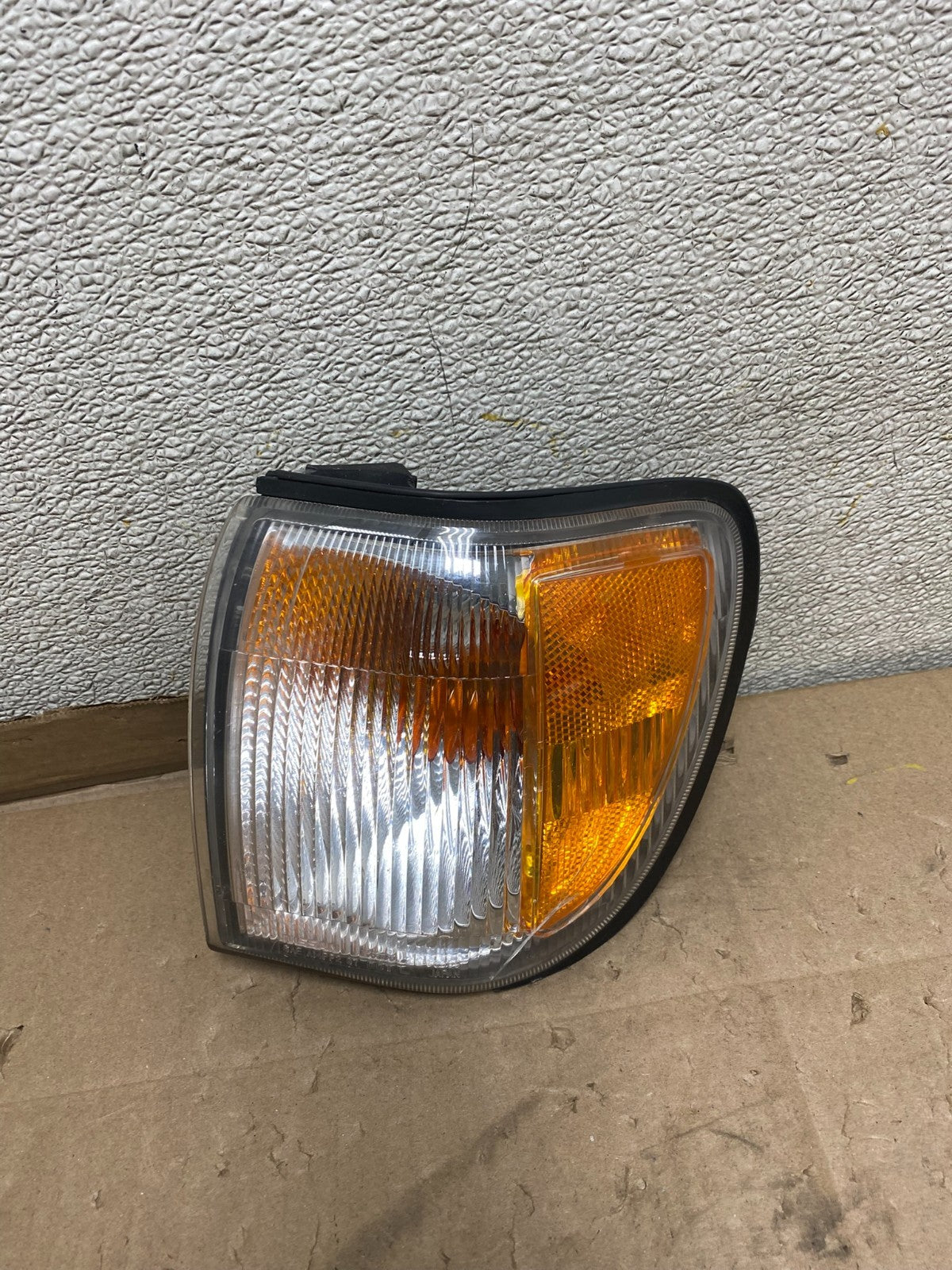 1999-2004 Nissan Pathfinder Front Left Driver Turn Signal Oem U6805 DW0