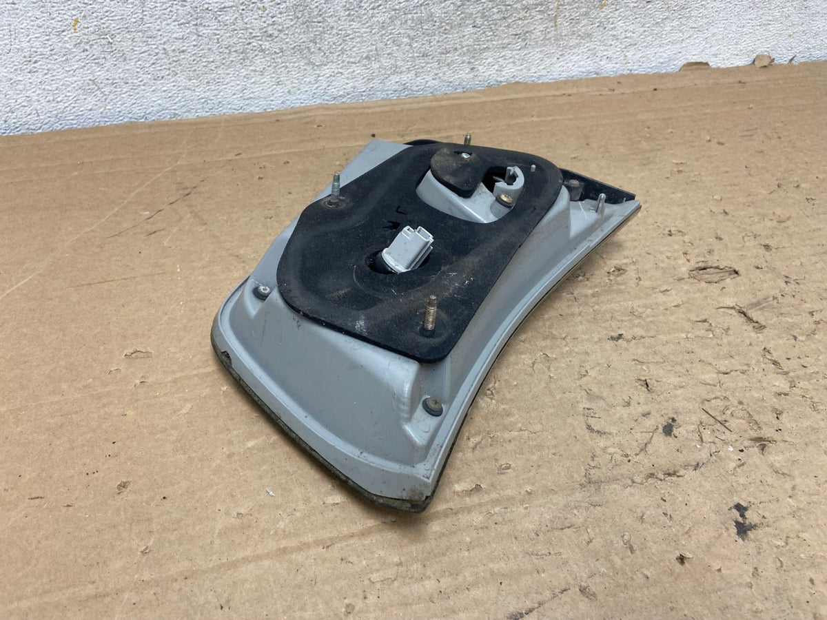 2004 to 2009 Lexus Rx350 RX330 Right Passenger Inner Tail Light AH9170 LK4