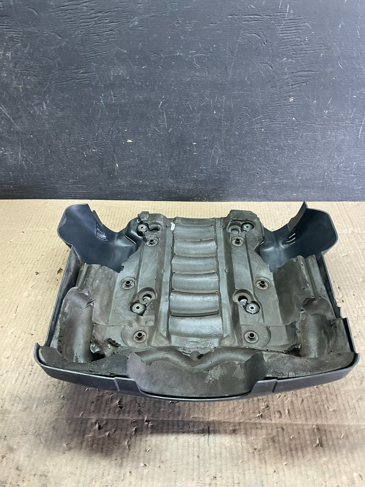 2006 to 2010 BMW 550i 650i 750i Plastic Engine Cover Shield i7805 DG4