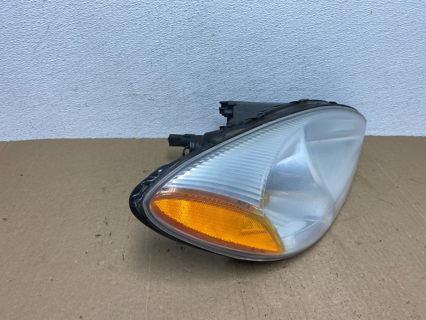 2000 to 2007 Ford Taurus Right Passenger RH Side Halogen Headlight AC5740 DW2