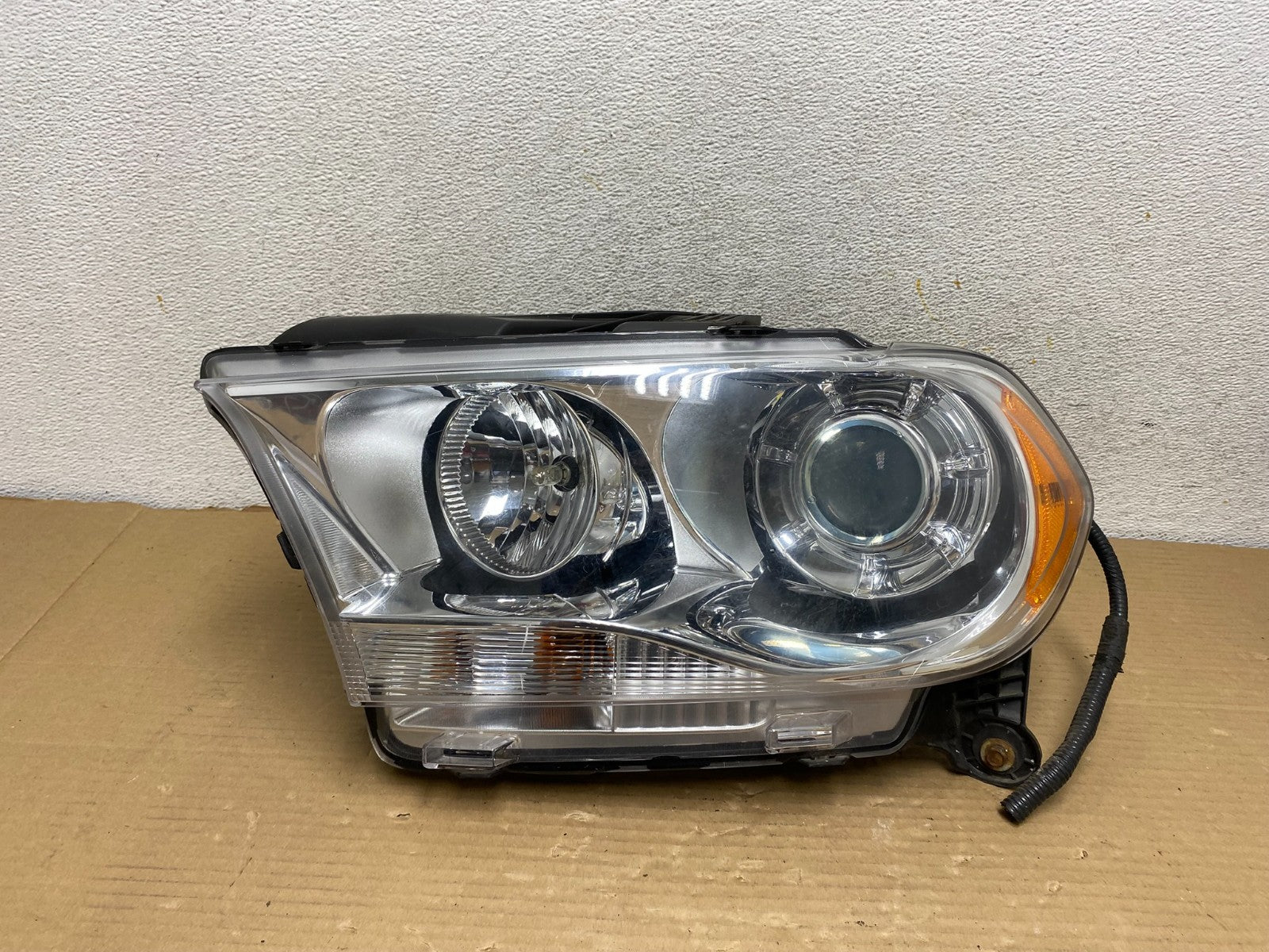 2011 to 2013 Dodge Durango Left Driver LH Xenon Headlight AG9344 DW0