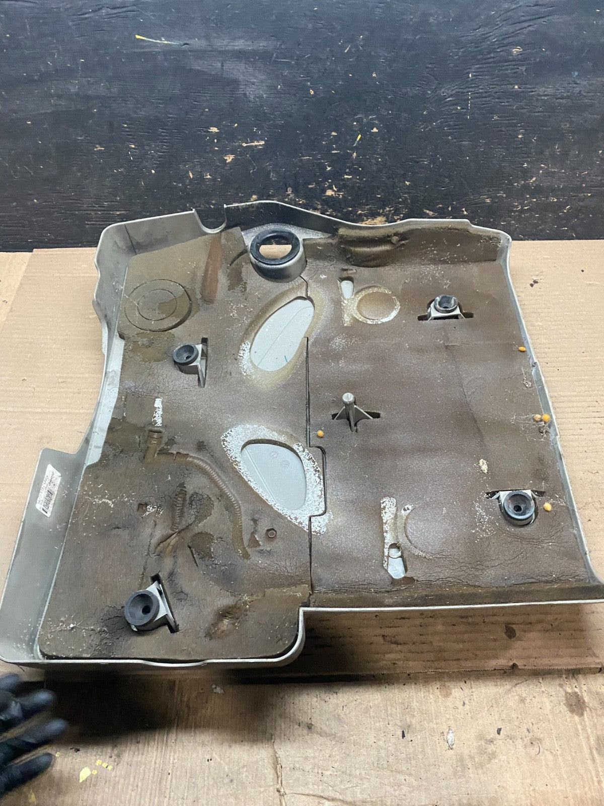 2004 to 2007 Cadillac CTS 3.6L Plastic Engine Cover Shield u7989 DG7