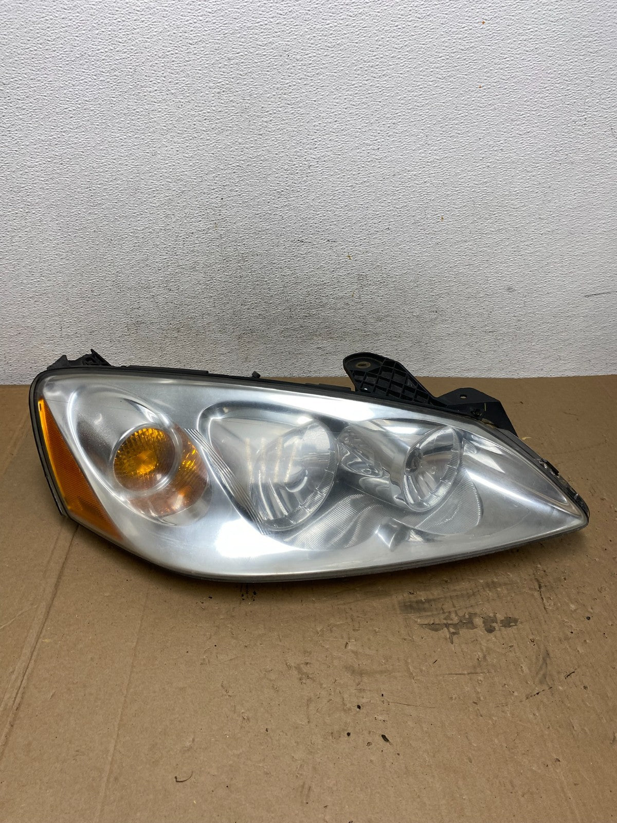 2005 to 2009 Pontiac G6 Headlight Right Passenger Rh Side Halogen AD7808 DW0