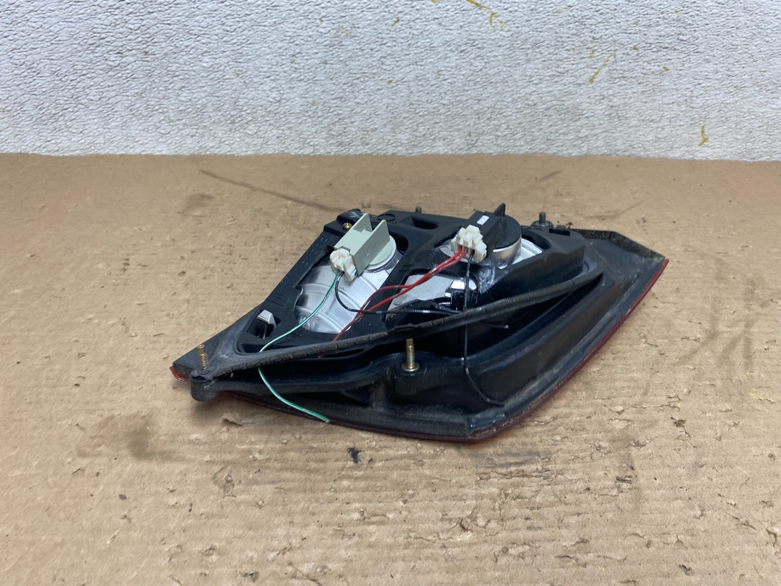 2002-2004 Infiniti i35 Inner Light Right Passenger Rh Side Tail Light OEM O94523