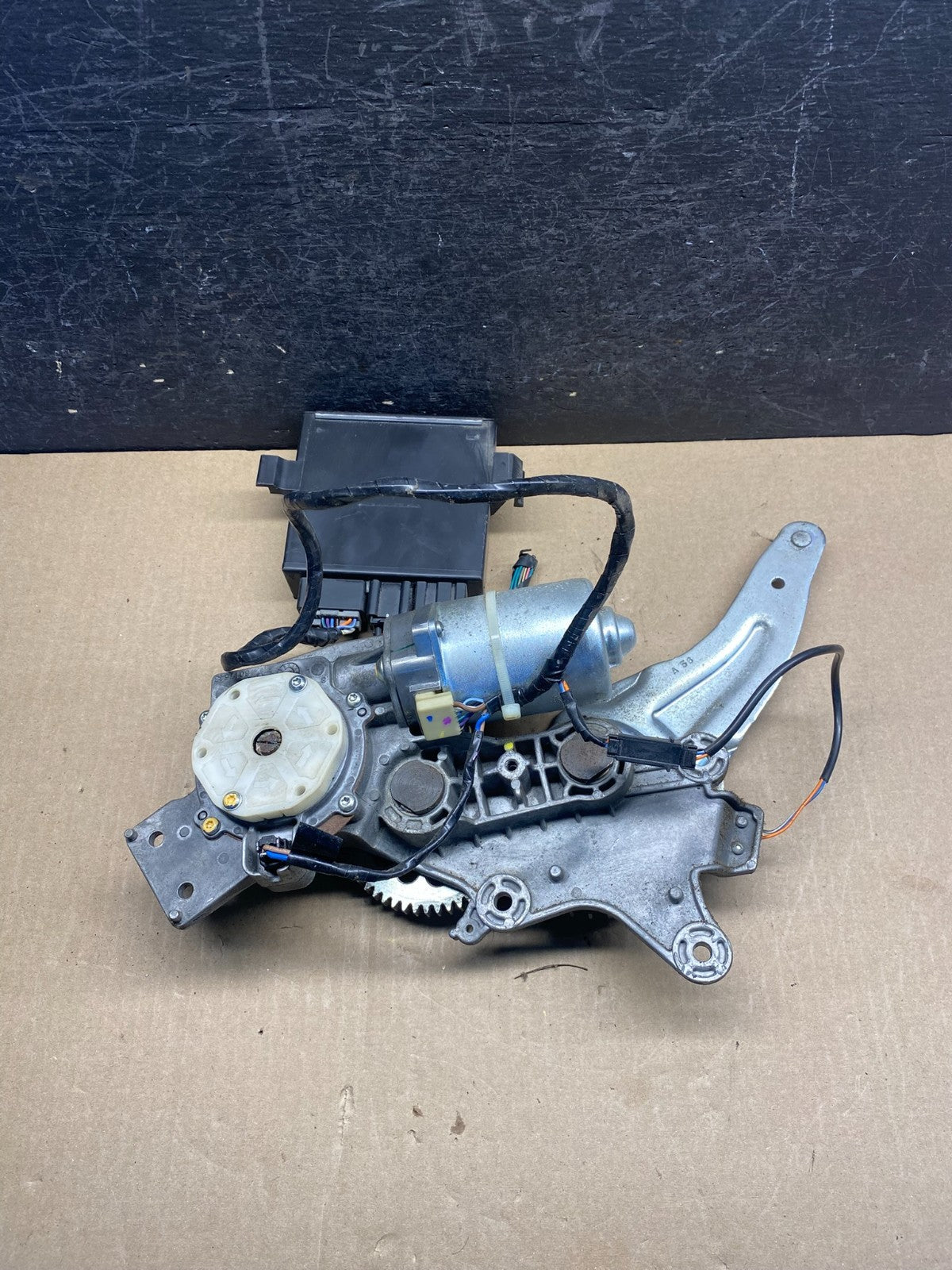 2007 - 2008 Cadillac Chevy GMC Rear Liftgate Door Control Module ag3886 DG0