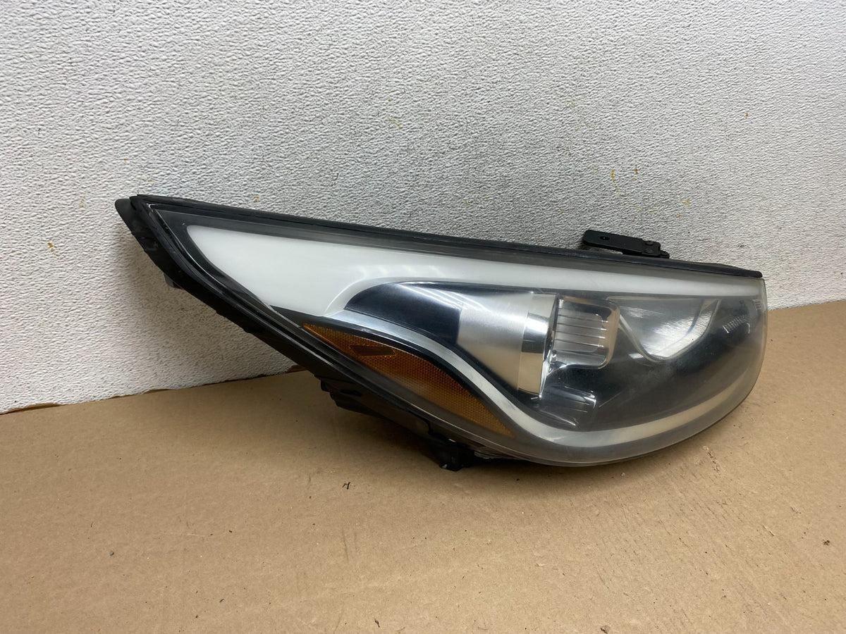 2014 to 2017 Hyundai Tucson Right Passenger RH Side Headlight AH0915 DG1