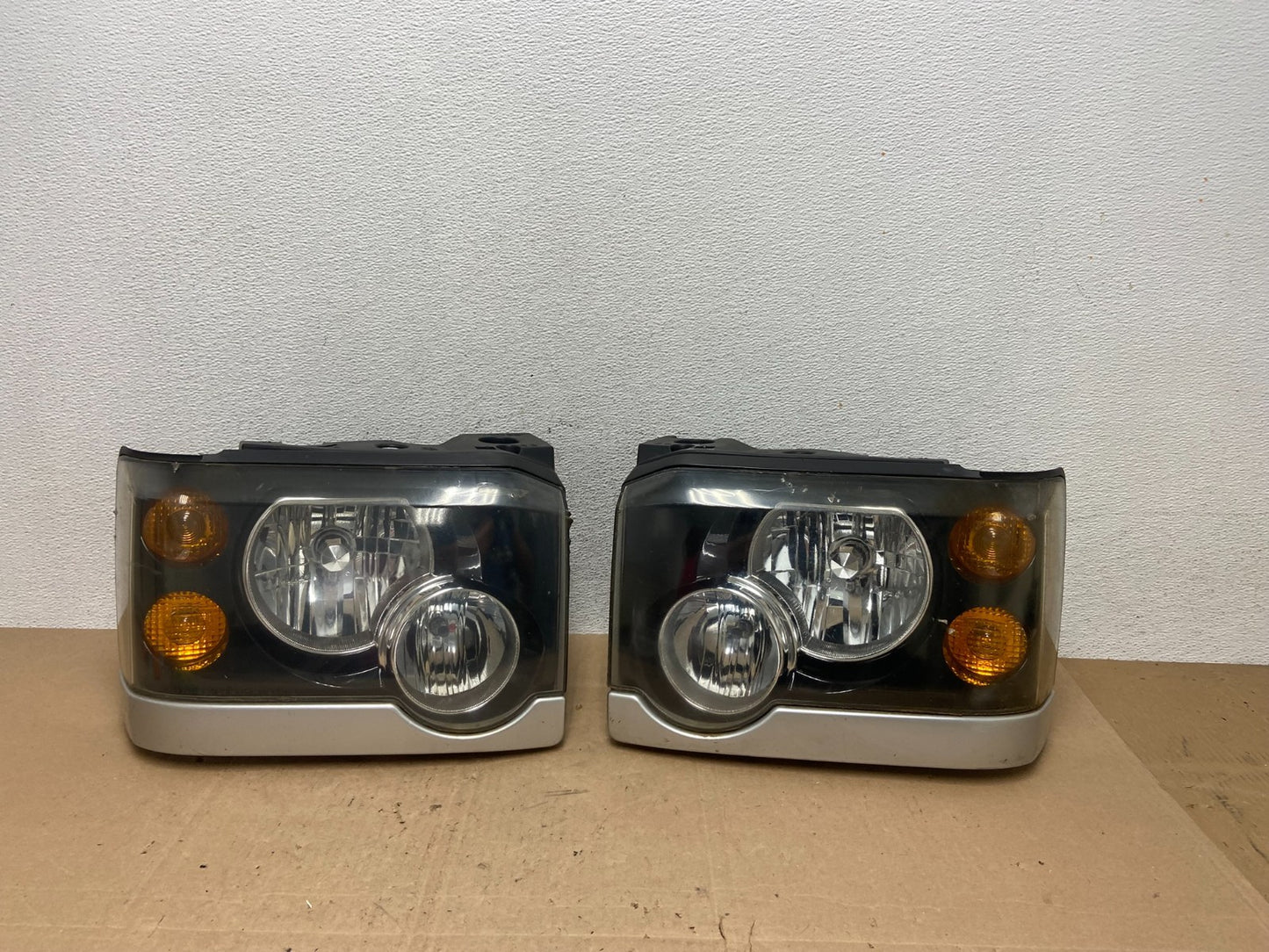 2003 - 2004 Land Rover Discovery Left+Right Set Halogen Headlights AE6028 DG0
