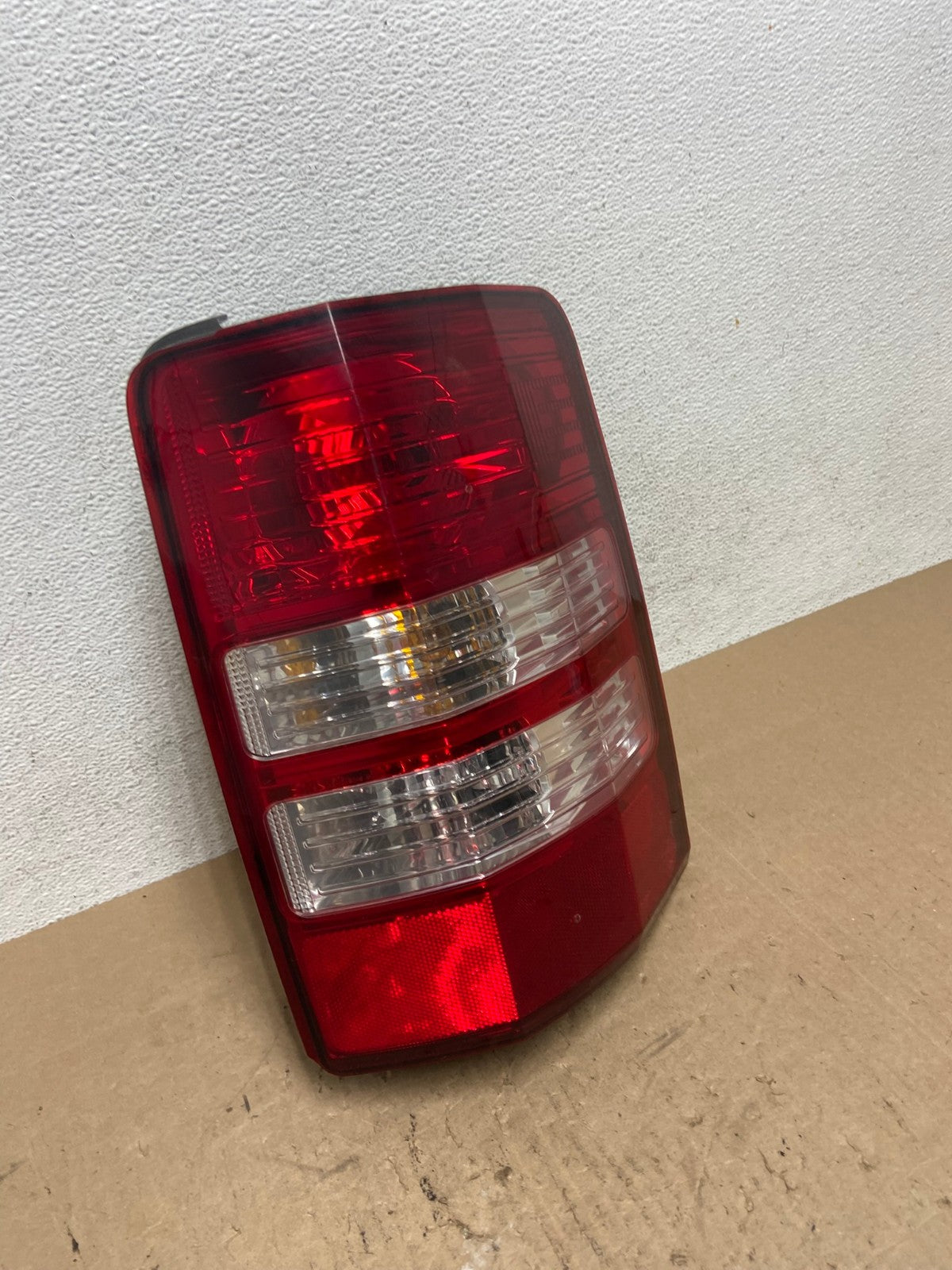 2008 to 2012 Jeep Liberty Right Passenger RH Side Tail Light AE6481 LK2