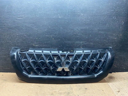 2000 2001 Mitsubishi Montero Front Upper Grill Grille OEM V9582 DG0