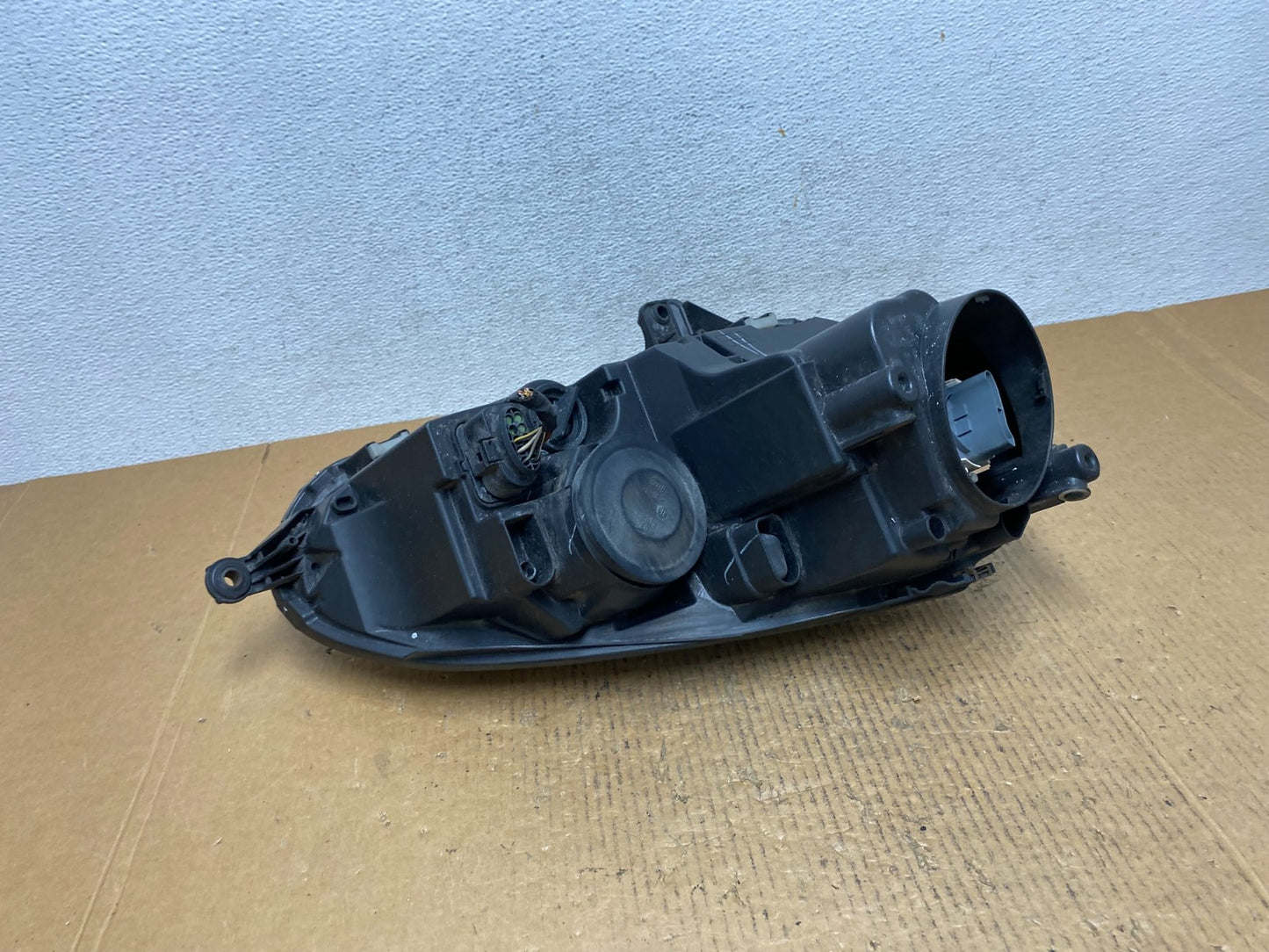 2005 to 2010 Volkswagen Jetta Left Driver LH Side Headlight Halogen AE1382 DW5