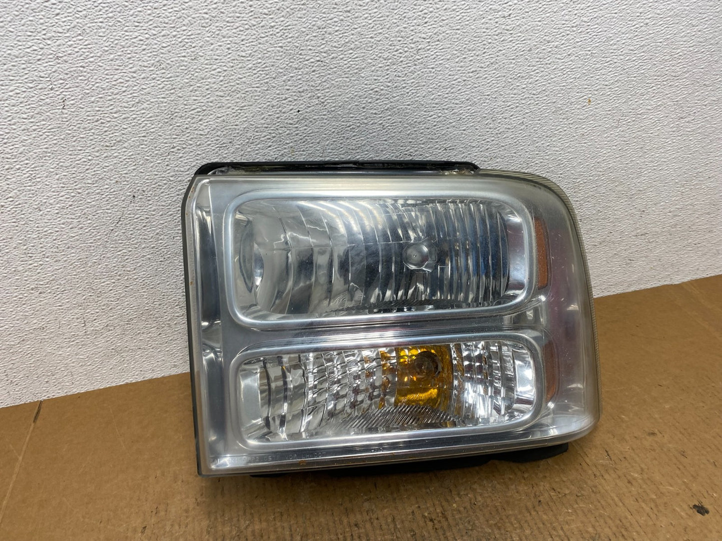 2005-2007 Ford F-250 F250 Super Duty Left Driver LH Side Headlight AE2748 DW0