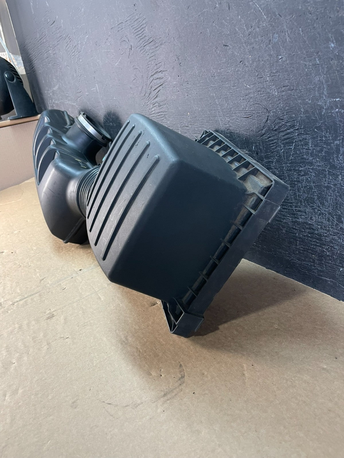 2011-2021 Jeep Grand Cherokee 5.7 V8 Air Intake Resonator Box af5378 DG1