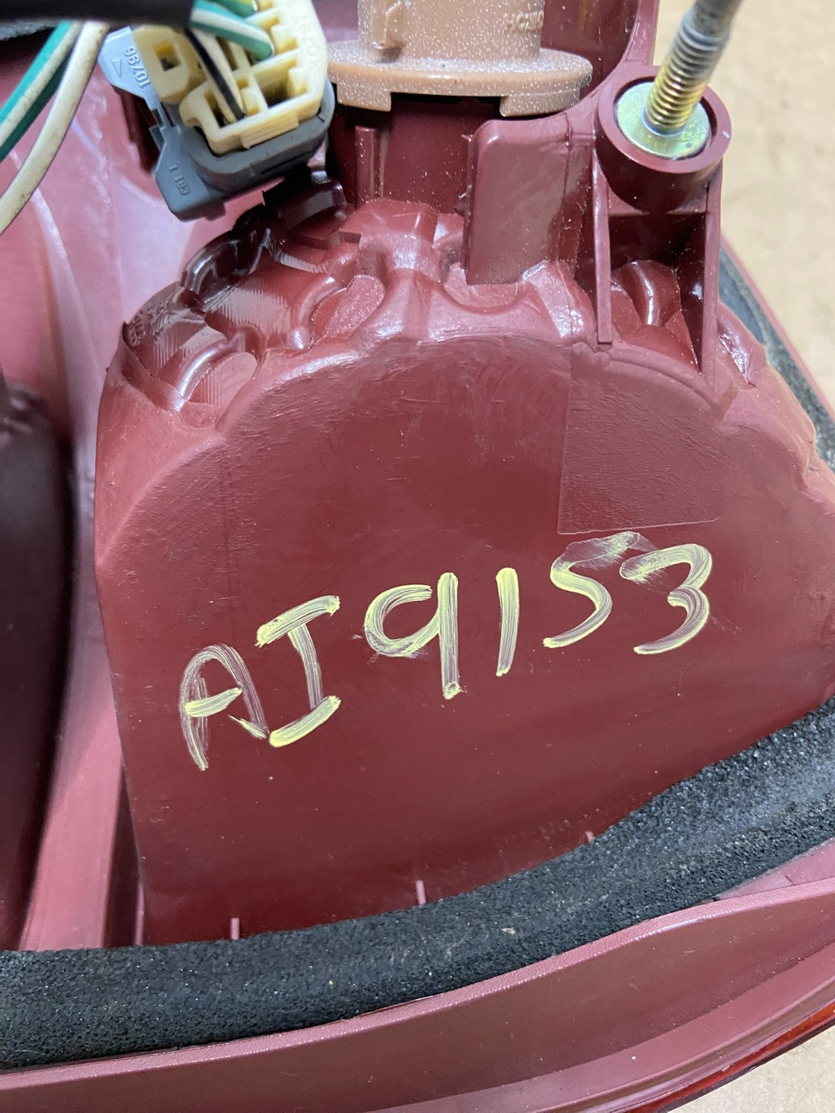 2004 2005 Toyota RAV4 Right RH Passenger Side Tail Light AI9153 LK6