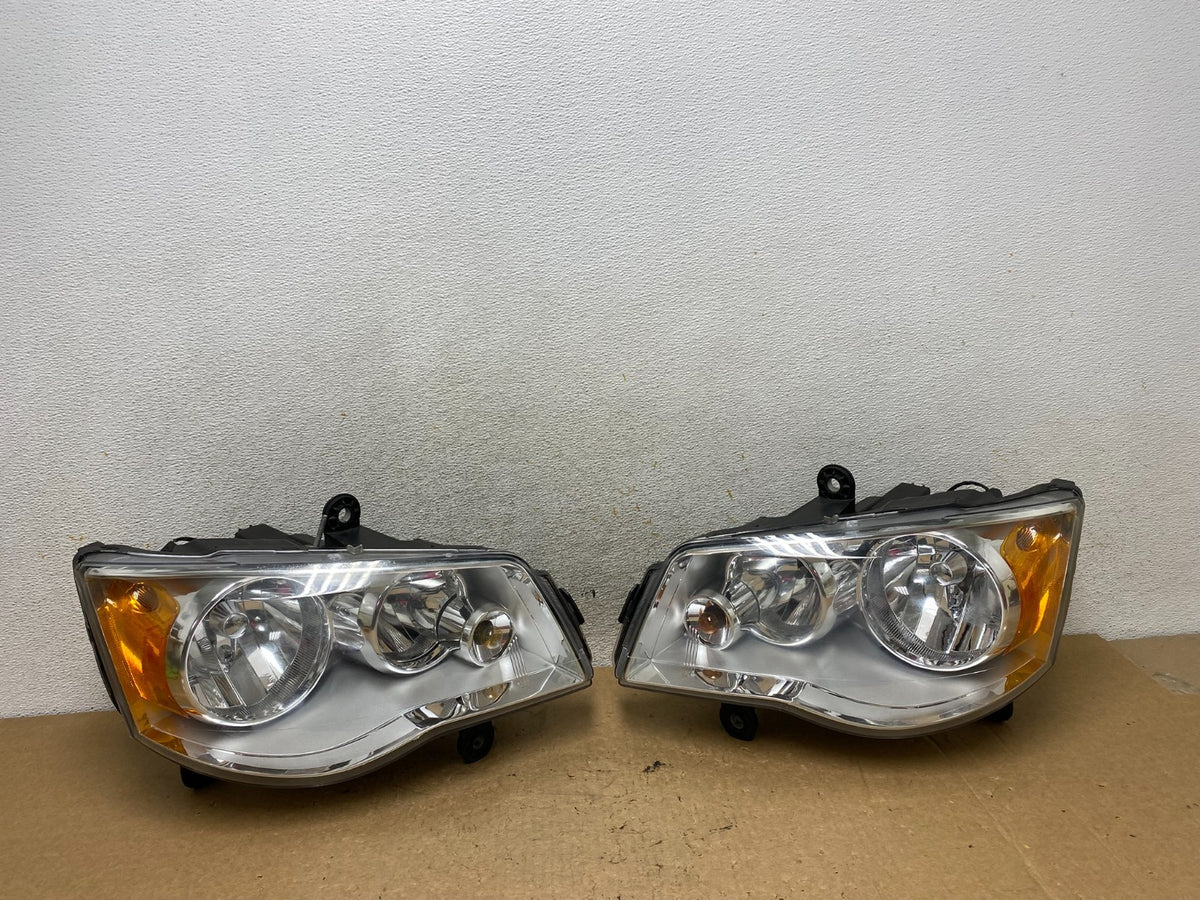 2008 to 2016 Chrysler Town and Country Left+Right Side Headlights AI3690 DW0