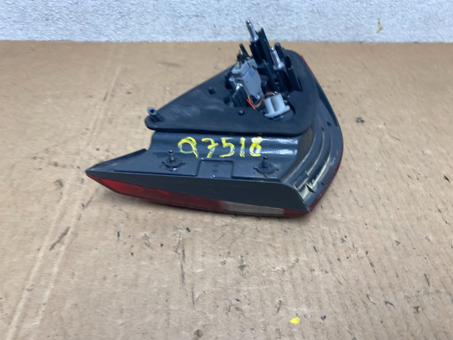 2015 to 2017 Chrysler 200 Sedan Right Passenger  Inner Tail Light Oem Q7518 DW7