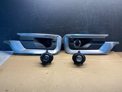 2013 to 2016 GMC Acadia Right+Left Fog Light Bezel Trim AE4590 DG1