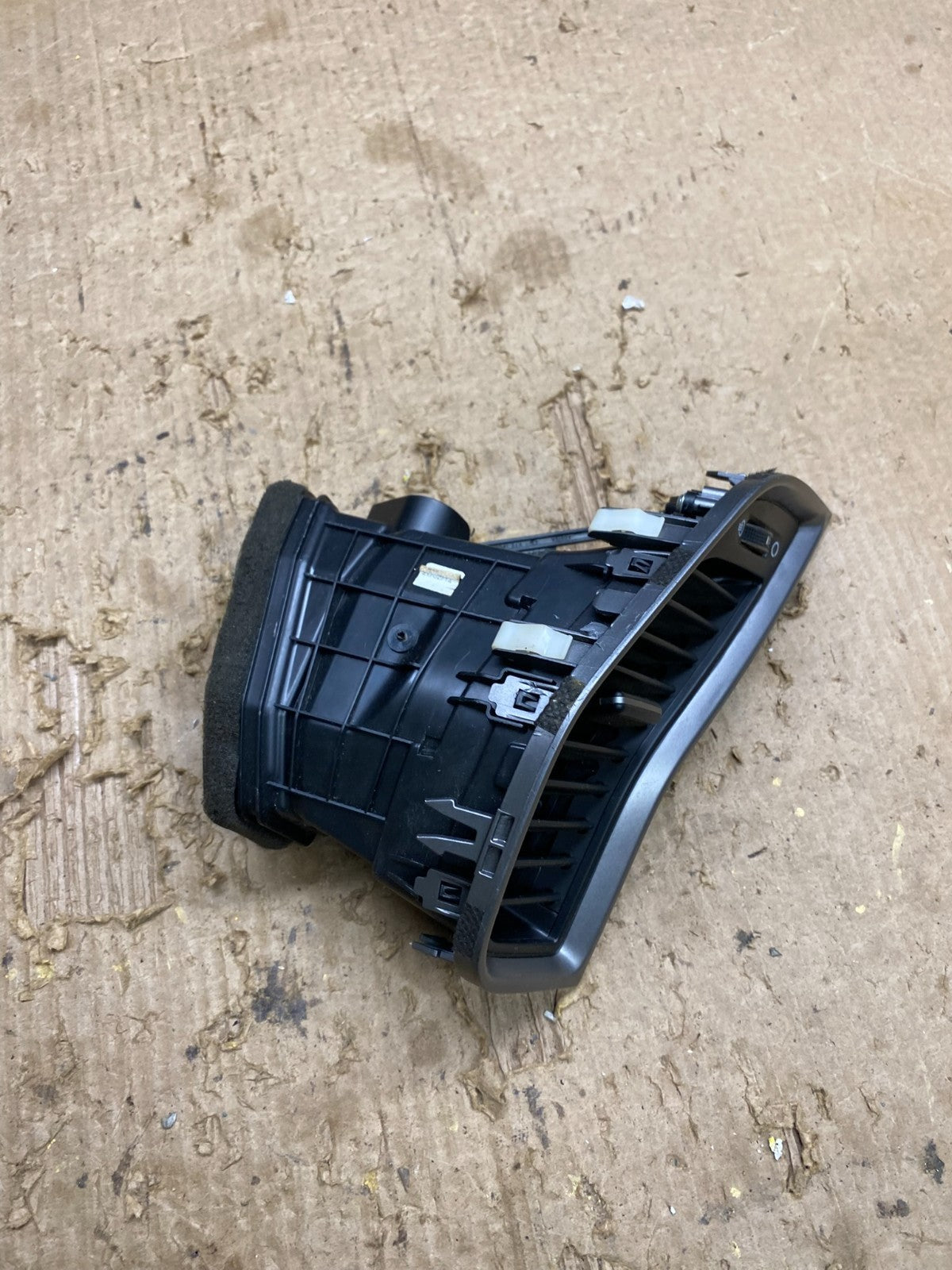 2013 to 2016 Hyundai Santa Fe Dashboard Center Right AC Air Heater Vent Z9655 DG1