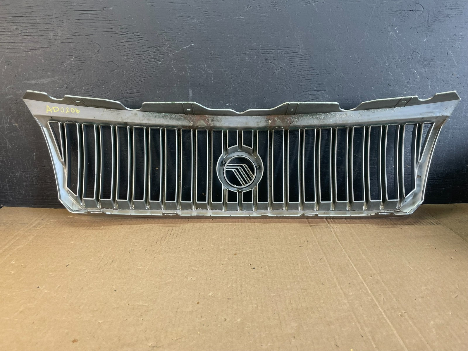 2002 to 2005 Mercury Mountaineer Front Upper Grill Grille AD0206 DG4