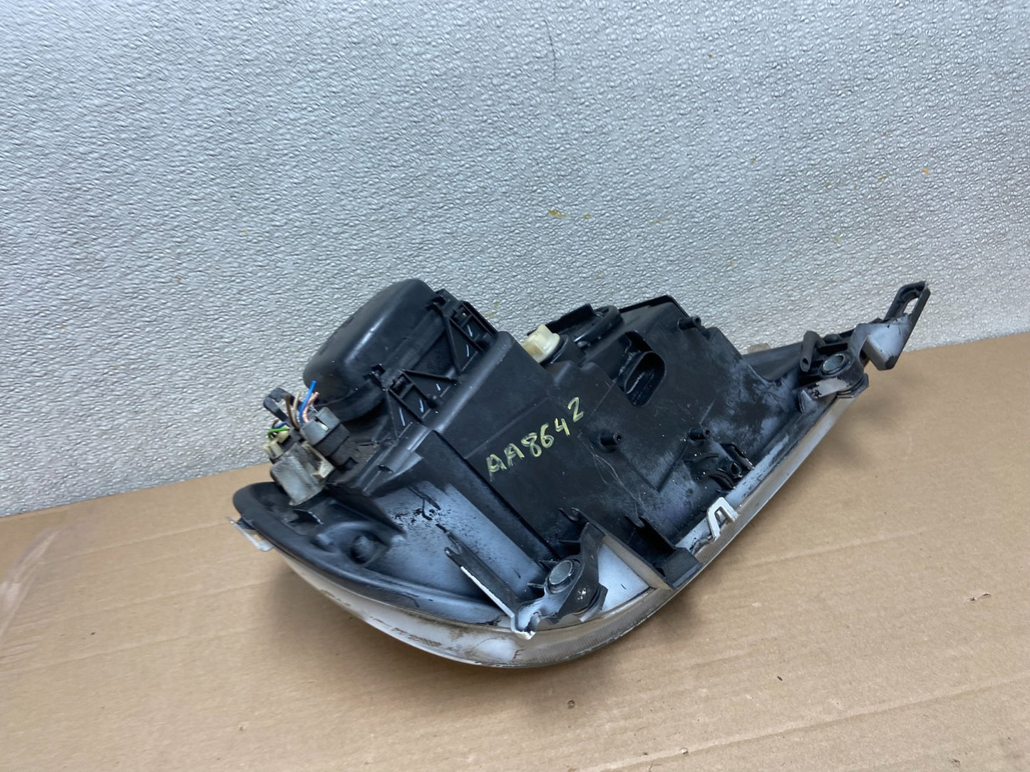 2002 - 2005 Mercedes ML ML350 ML500 Left Driver LH Halogen Headlight AA8642 DW9