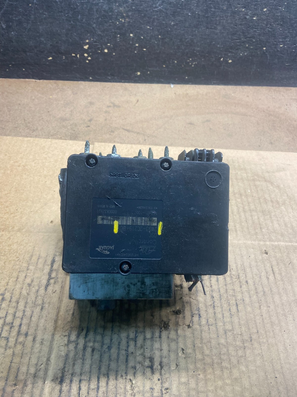 2004 to 2007 Jaguar XJ8 S-Type ABS Anti-Lock Brake Pump Module OEM Y4370 DG5