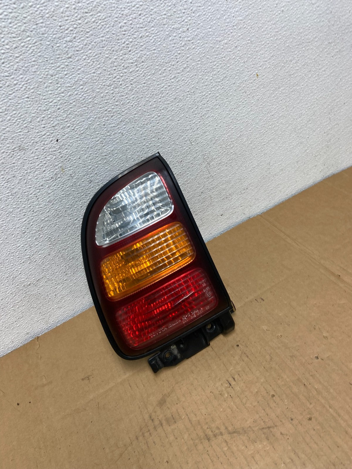 1998 2000 Toyota RAV4 Left Driver LH Side Tail Light ac7514 DG2