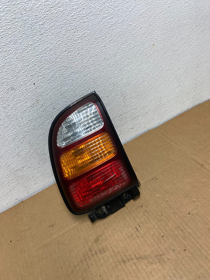 1998 2000 Toyota RAV4 Left Driver LH Side Tail Light ac7514 DG2