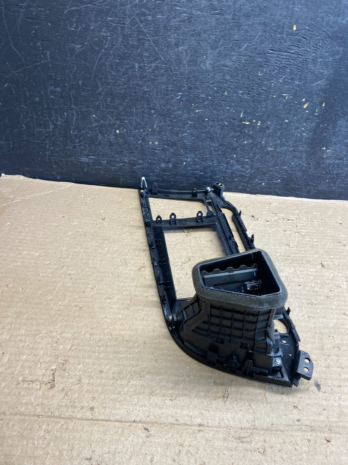 2017-2019 Hyundai Elantra Center Radio Climate Control Air Vent Bezel AH5155 DG2