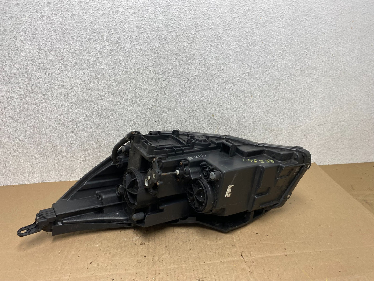 2016 to 2018 Kia Sorento Right Passenger RH Side Headlight Halogen AE6544 DW5